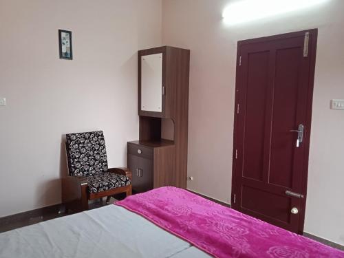 En eller flere senge i et værelse på Sakalam homestay