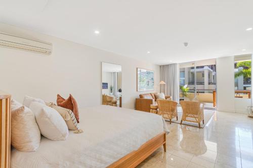 Χώρος καθιστικού στο Casuarina Drift - Stylish Santai Studio by uHoliday