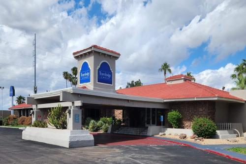 a hotel with a sign on the front of a building at Travelodge by Wyndham Phoenix North in Phoenix