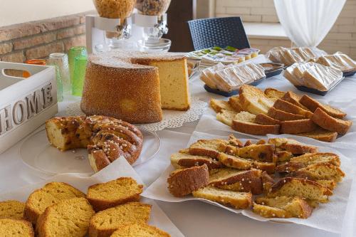 الطعام في مكان المبيت والإفطار أو بالجوار