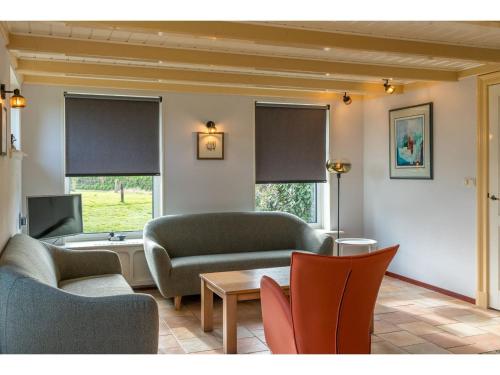 Χώρος καθιστικού στο Lovely Holiday Home in Texel near Sea