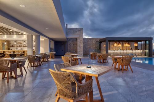 Bazén v ubytování Castello Boutique Suites by the sea - Adults Only nebo v jeho okolí