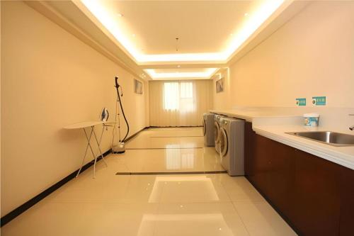 a large kitchen with a sink and a counter at City Comfort Inn Shenzhen Longhua Bus Station Qinghu Metro Station in Tiantangwei
