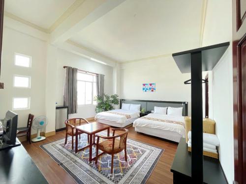 En eller flere senge i et værelse på Lilly Hotel & Spa - Cạnh chợ đêm Đà Lạt