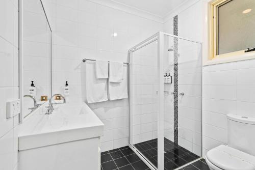 Ένα μπάνιο στο Comfort Inn Bishops Lodge