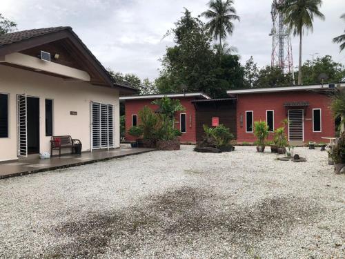 Το κτήριο όπου στεγάζεται  το δωμάτιο σε οικογενειακή κατοικία