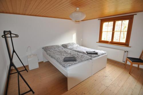 Ένα ή περισσότερα κρεβάτια σε δωμάτιο στο Ferienhaus am Sarnersee