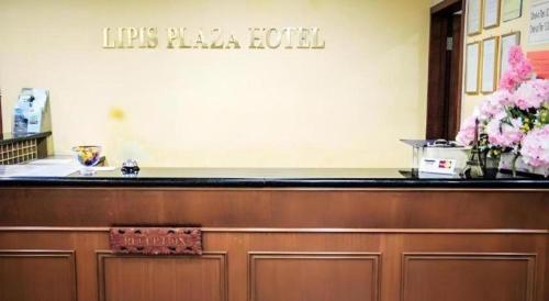 a bar with a sign that reads lips faja hotel at Lipis Plaza Hotel in Kuala Lipis