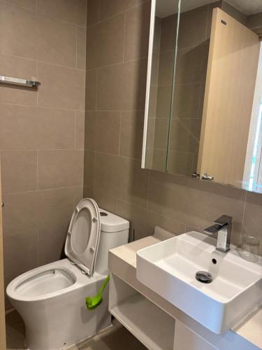 Ένα μπάνιο στο Căn Hộ The Sóng Vũng Tàu - Nhà Bên Biển Apartment