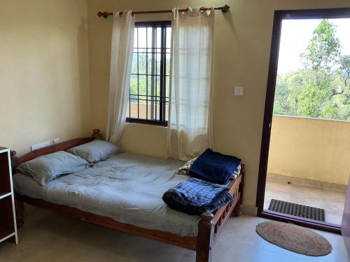 Ένα ή περισσότερα κρεβάτια σε δωμάτιο στο Isiri Homes