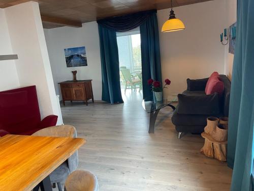 Et opholdsområde på Schönes Apartment mit Wintergarten