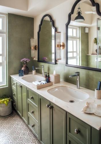 a bathroom with a sink and a mirror at LohonoStays Villa Beleza C in Oxel