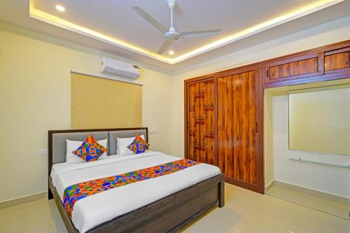 Ένα ή περισσότερα κρεβάτια σε δωμάτιο στο Via RS Grand Inn