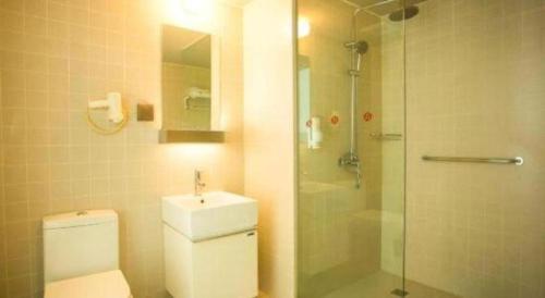 Ένα μπάνιο στο Jinjiang Inn select Hotel Kunming Economic Development Zone Kunming College