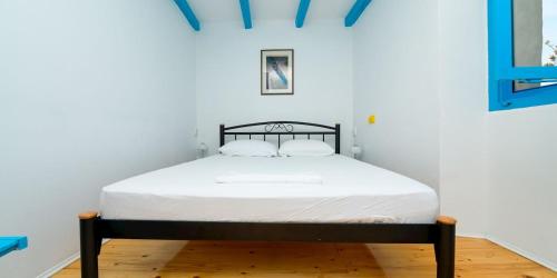 En eller flere senge i et værelse på Losinj haus with pool