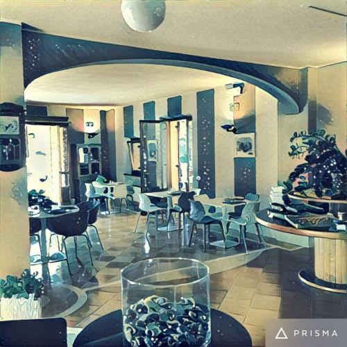 a dining room with tables and chairs in a restaurant at Albergo Al Cacciatore Tortellinando in Valeggio sul Mincio