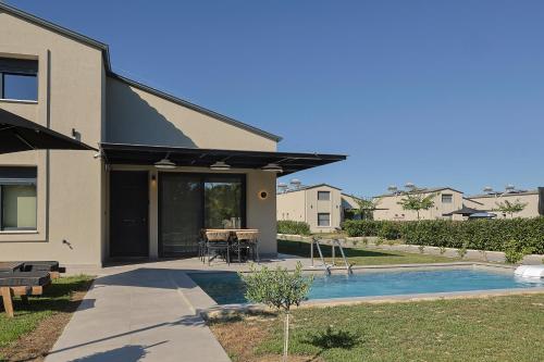 Бассейн в Meraki Seaside Villa - Private Pool & Parking или поблизости