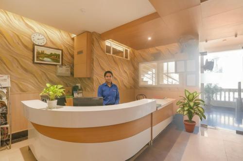 Personalul de la FabHotel Raghubar Kripa