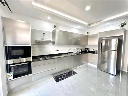 Η κουζίνα ή μικρή κουζίνα στο 3 Bedroom Mombasa Nyali