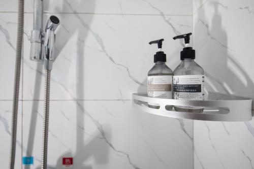 Ένα μπάνιο στο ARK HOTEL