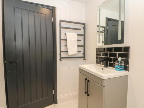 Ένα μπάνιο στο 7 Holly Barn