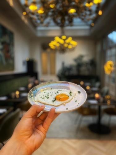 Comida en o cerca de este hotel