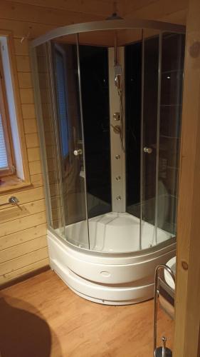 Et badeværelse på Góralskie domki pod Koronami