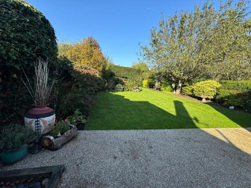 En have udenfor Holly Cottage