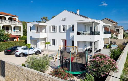 Cozy Apartment In Bibinje