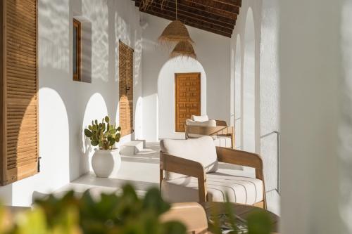 a living room with a chair and a table at Casa mimo units altea in Altea