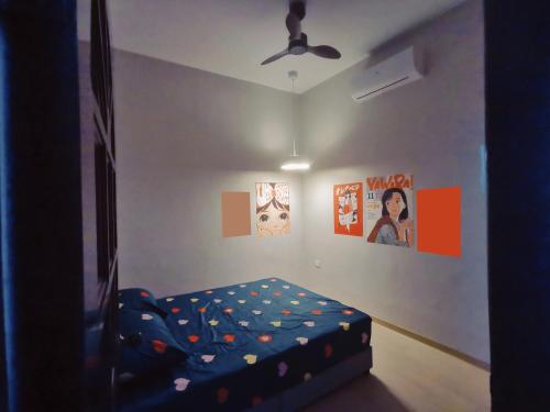 Ένα ή περισσότερα κρεβάτια σε δωμάτιο στο Ryui's Bungalow 5,403sqft - Room only, "Entire House depo is RM300''