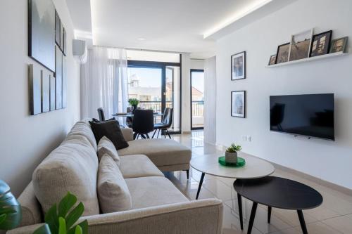 Averna - Breezy 2-BR Apt & Balcony in Larnaca