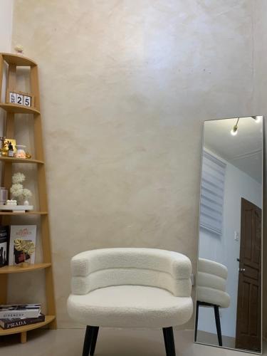 Χώρος καθιστικού στο The Hausévo Transient House 3BR