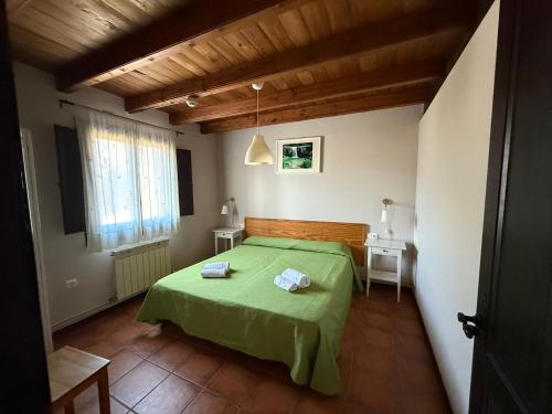 Een bed of bedden in een kamer bij Apartahotel Valle de Rodellar