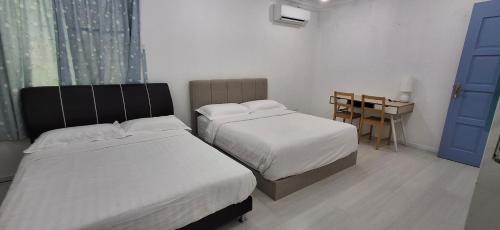 En eller flere senge i et værelse på KK Private City Homestay 2