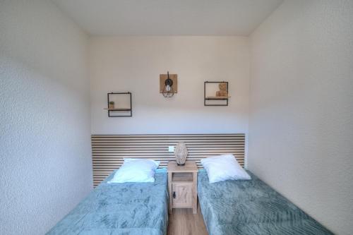 Ένα ή περισσότερα κρεβάτια σε δωμάτιο στο Chez Arnaud - Télésiège à 200 mètres