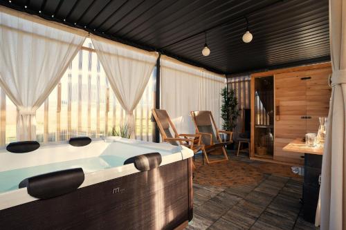 Φωτογραφία από το άλμπουμ του Glamping Happiness - Natural Pool & Wellness σε Ribnica