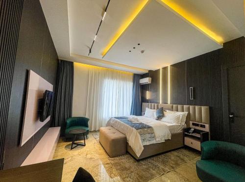 Ένα ή περισσότερα κρεβάτια σε δωμάτιο στο Vegas Astoria Hotel & Suites Ltd