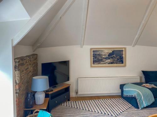 En eller flere senge i et værelse på The Watch House