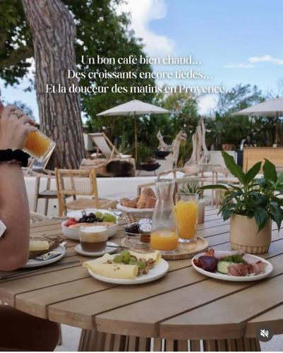 Jídlo v aparthotelu nebo okolí