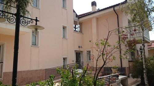 a street light in front of a building at Hotel Holiday House in San Giovanni Rotondo