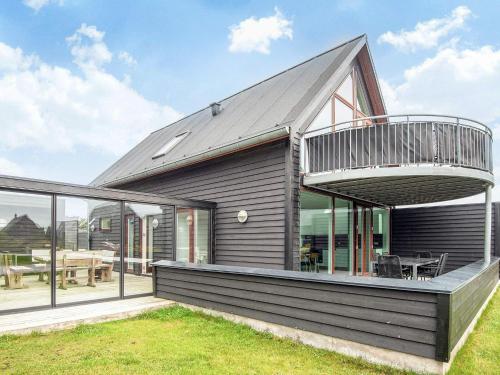 Το κτήριο όπου στεγάζεται  η παραθεριστική κατοικία