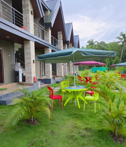 Swimmingpoolen hos eller tæt på Mermaid Avisa resort