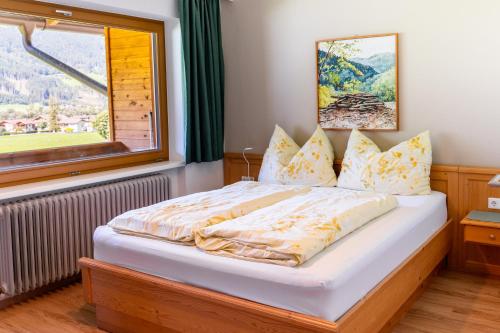 Ένα ή περισσότερα κρεβάτια σε δωμάτιο στο Gästehaus Wurm