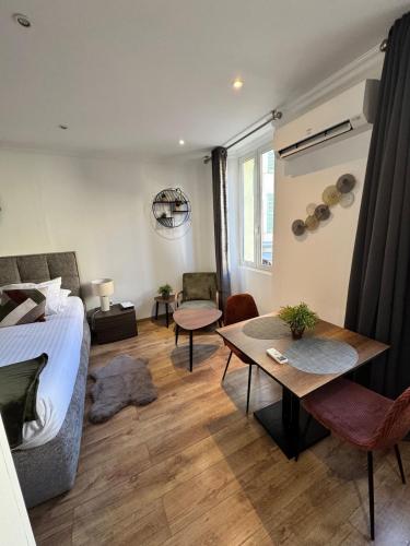 King size studio Rue Félix Faure 100 m Palais et plage