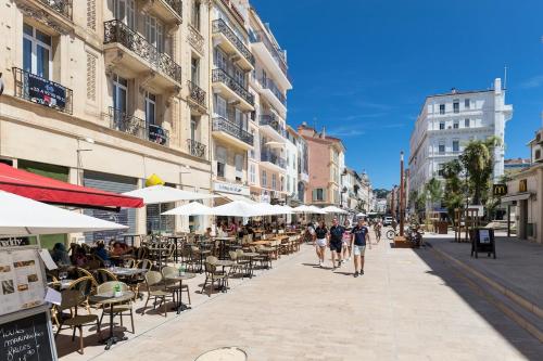 King size studio Rue Félix Faure 100 m Palais et plage