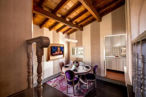 The Inn at the Spanish Steps Luxury Collection - Honeymoon Suite