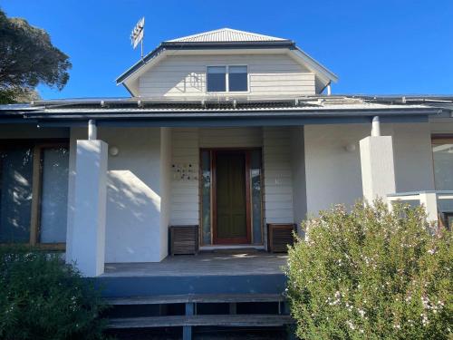 Το κτήριο όπου στεγάζεται  η παραθεριστική κατοικία