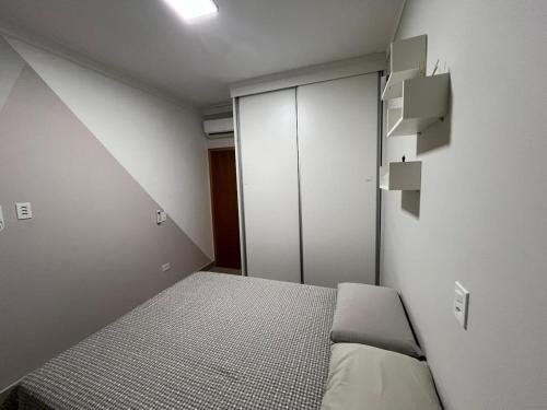 En eller flere senge i et værelse på Casa nova e aconchegante