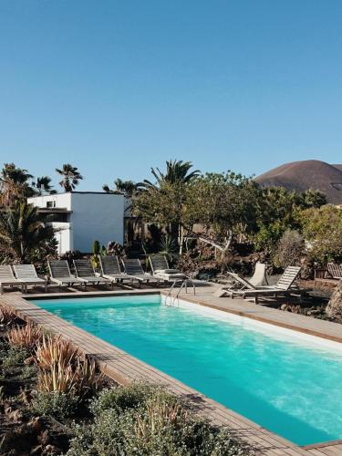 Asulito 400 m2 house with pool